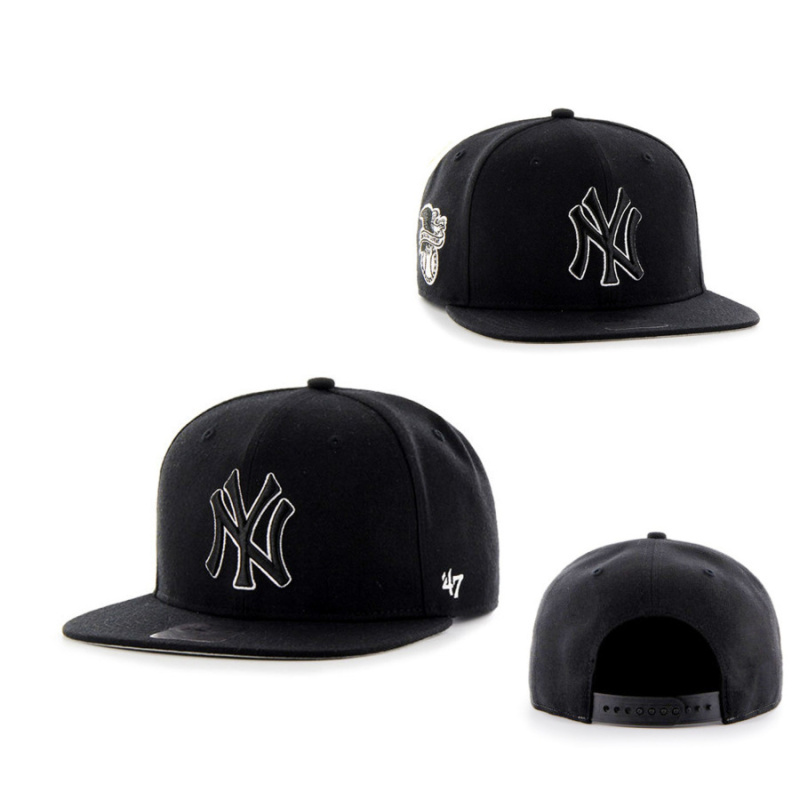47 BRAND SNAPBACK MLB NEW YORK YANKEES ČIERNO-BIELE LOGO ŠILTOVKA